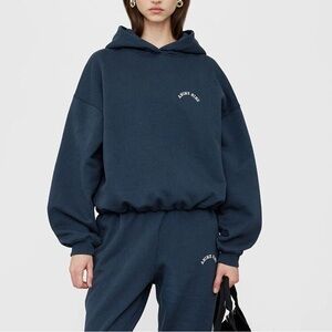 Anine Bing Lucy Hoodie in Navy
Size Small
Faint stain on black of sleeve